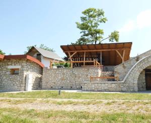 VÍNNA TUFOVA PIVNICA NA TOKAJI VO VEĽKEJ TŔNI