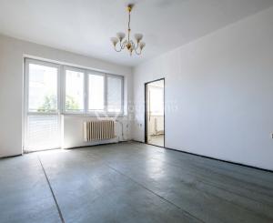 (PREDANÝ) NA PREDAJ 3-IZBOVÝ TEHLOVÝ BYT LUČENEC