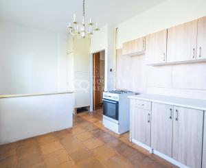 (PREDANÝ) NA PREDAJ 3-IZBOVÝ TEHLOVÝ BYT LUČENEC