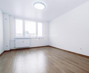 (PREDANÉ) ELEGANTNÝ 2 IZBOVÝ BYT S LODŽIOU A MODERNOU REKONŠTRUKCIOU