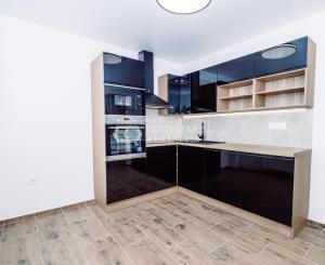 (PREDANÉ) ELEGANTNÝ 2 IZBOVÝ BYT S LODŽIOU A MODERNOU REKONŠTRUKCIOU