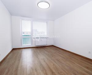 (PREDANÉ) ELEGANTNÝ 2 IZBOVÝ BYT S LODŽIOU A MODERNOU REKONŠTRUKCIOU