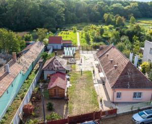 PREDAJ - 60-ÁROVÝ INVESTIČNÝ POZEMOK S DOMOM - VRAKÚŇ