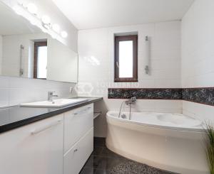 RODINNÝ DOM S VEĽKÝM POZEMKOM, 1711 M2, KOŠICE-BARCA