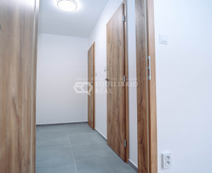 (PREDANÝ) KOMPLETNE ZREKONŠTRUOVANÝ 1 IZBOVÝ BYT NA VARŠAVSKEJ ULICI