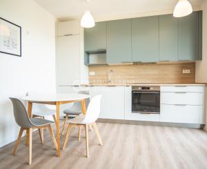 (PRENAJATÉ) PRENÁJOM MODERNÉHO 2 IZBOVÉHO BYTU S TERASOU V NOVOSTAVBE