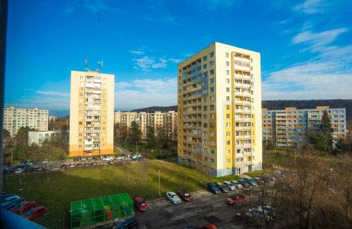 (PREDANÝ) 1,5 IZBOVÝ BYT NAD JAZEROM