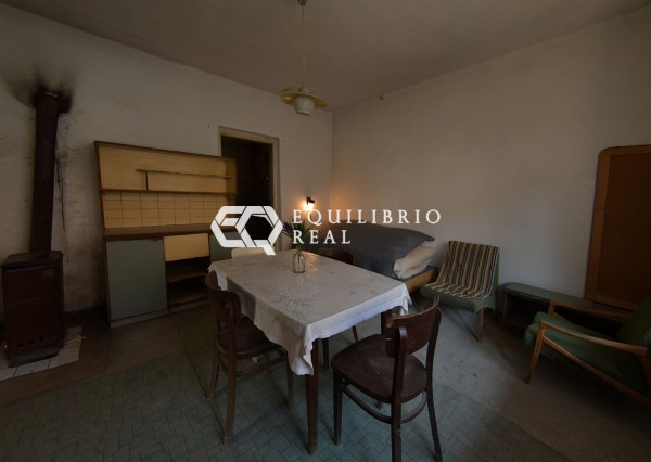 (PREDANÝ) 2 - izbový rodinný dom s krásnym veľkým pozemkom