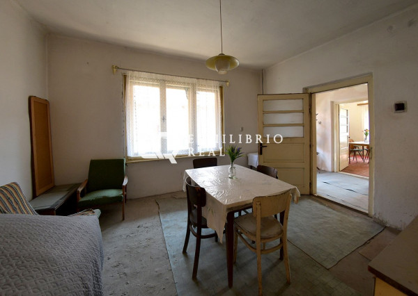 (PREDANÝ) 2 - izbový rodinný dom s krásnym veľkým pozemkom