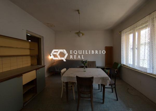 (PREDANÝ) 2 - izbový rodinný dom s krásnym veľkým pozemkom