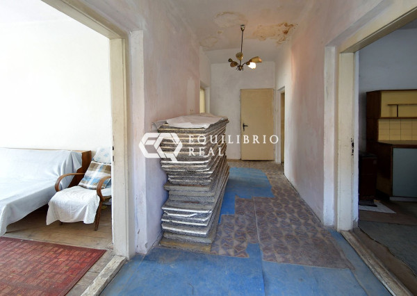 (PREDANÝ) 2 - izbový rodinný dom s krásnym veľkým pozemkom