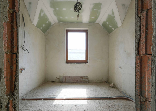 (ZRUŠENÝ) PREDAJ HOLODOMU S DVOJGARÁŽOU V OBCI JANÍK