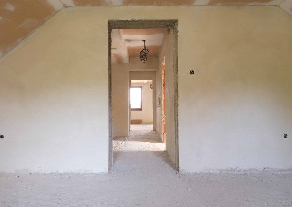 (ZRUŠENÝ) PREDAJ HOLODOMU S DVOJGARÁŽOU V OBCI JANÍK