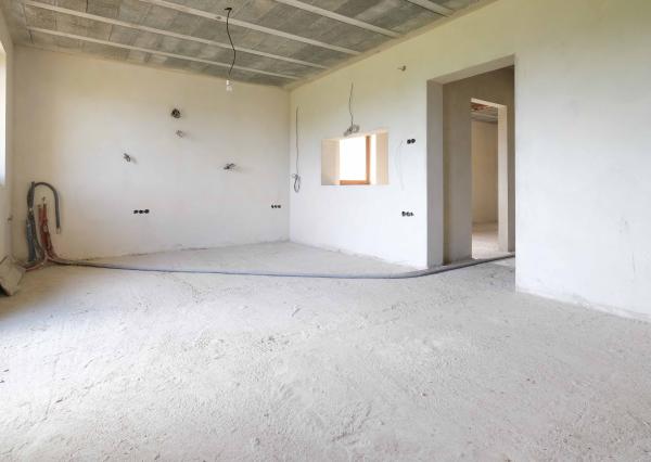 (ZRUŠENÝ) PREDAJ HOLODOMU S DVOJGARÁŽOU V OBCI JANÍK