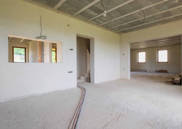 (ZRUŠENÝ) PREDAJ HOLODOMU S DVOJGARÁŽOU V OBCI JANÍK