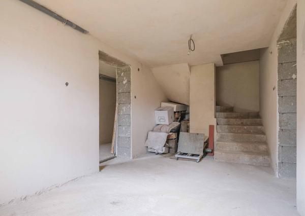 (ZRUŠENÝ) PREDAJ HOLODOMU S DVOJGARÁŽOU V OBCI JANÍK