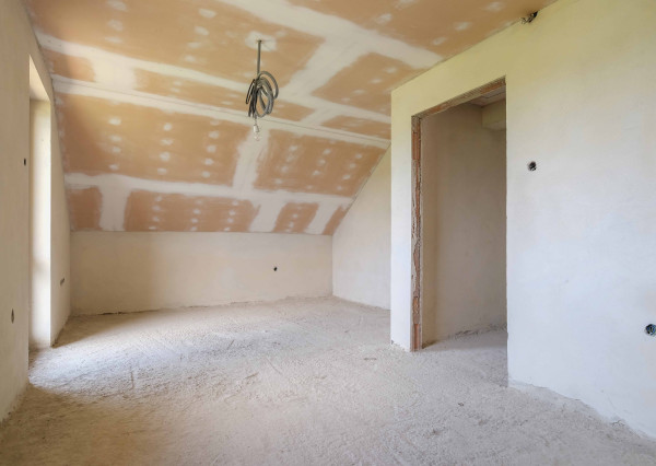 (ZRUŠENÝ) PREDAJ HOLODOMU S DVOJGARÁŽOU V OBCI JANÍK