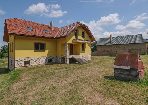 (ZRUŠENÝ) PREDAJ HOLODOMU S DVOJGARÁŽOU V OBCI JANÍK