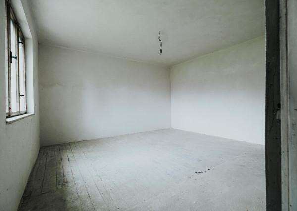 (REZERVOVANÉ) DOM, USADLOSŤ V POLINEJ