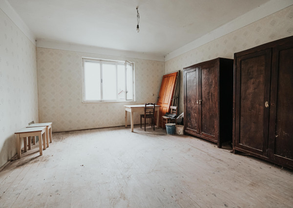 (REZERVOVANÉ) DOM, USADLOSŤ V POLINEJ