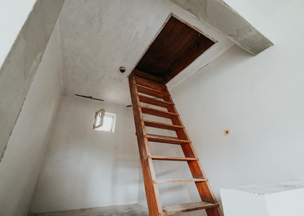 (REZERVOVANÉ) DOM, USADLOSŤ V POLINEJ