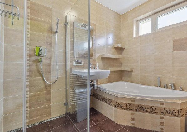 EXKLUZÍVNY PREDAJ - 4-IZBOVÝ DOM - VEĽKÉ ÚĽANY