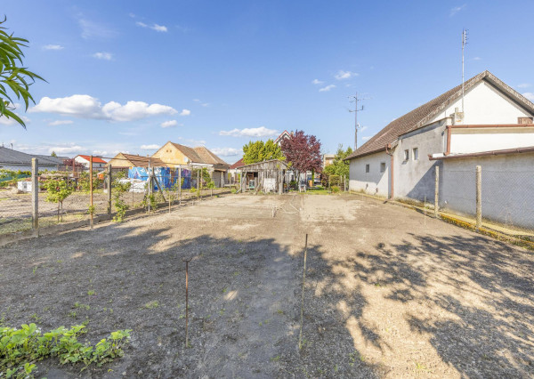 EXKLUZÍVNY PREDAJ - 4-IZBOVÝ DOM - VEĽKÉ ÚĽANY