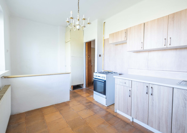 (PREDANÝ) NA PREDAJ 3-IZBOVÝ TEHLOVÝ BYT LUČENEC