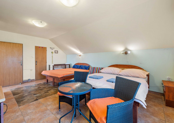 PREDAJ - 10-IZBOVÝ DOM - PENZIÓN - PODHÁJSKA