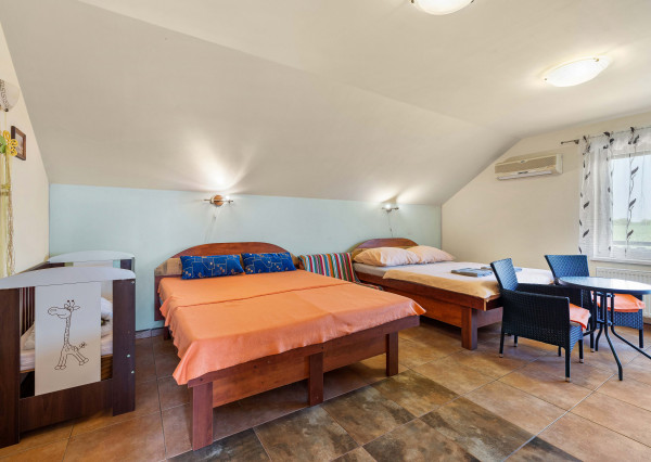 PREDAJ - 10-IZBOVÝ DOM - PENZIÓN - PODHÁJSKA