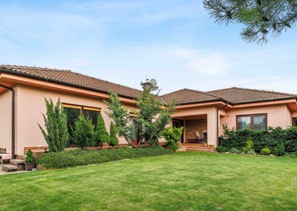 (PRERUŠENÝ PREDAJ) EXKLUZÍVNY PREDAJ - 5-IZBOVÝ NÍZKOENERGETICKÝ DOM - VODERADY