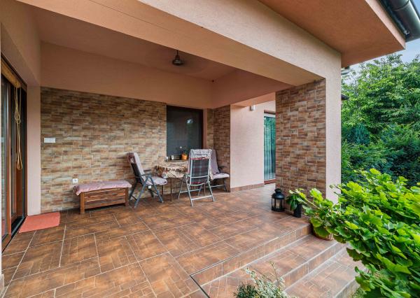 (PRERUŠENÝ PREDAJ) EXKLUZÍVNY PREDAJ - 5-IZBOVÝ NÍZKOENERGETICKÝ DOM - VODERADY