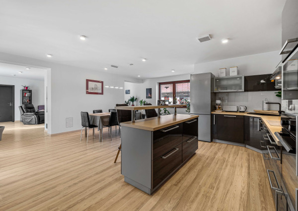 (PRERUŠENÝ PREDAJ) EXKLUZÍVNY PREDAJ - 5-IZBOVÝ NÍZKOENERGETICKÝ DOM - VODERADY