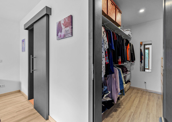 (PRERUŠENÝ PREDAJ) EXKLUZÍVNY PREDAJ - 5-IZBOVÝ NÍZKOENERGETICKÝ DOM - VODERADY