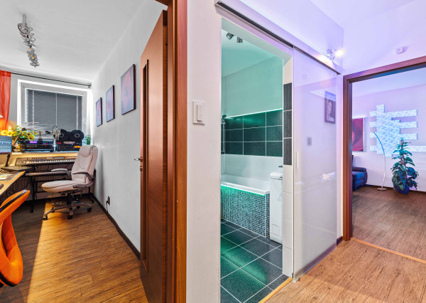 (PREDANÝ) EXKLUZÍVNY PREDAJ - MODERNÁ DELUXE 2-GARSÓNKA V PETRŽALKE