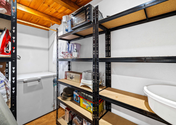 EXKLUZÍVNY PREDAJ - 7-IZBOVÝ TROJPODLAŽNÝ DOM - LEVICE