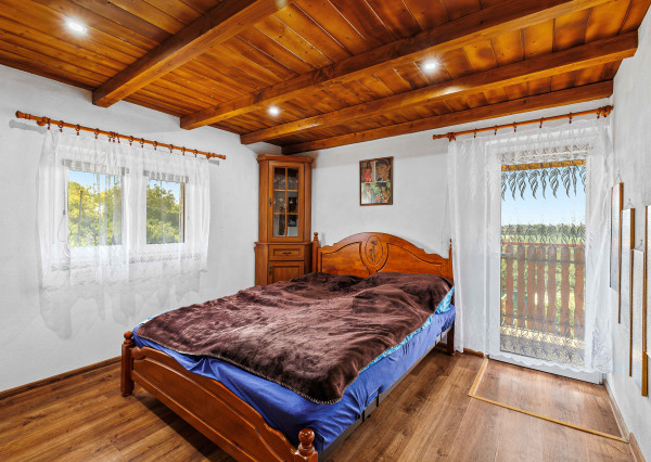 EXKLUZÍVNY PREDAJ - 7-IZBOVÝ TROJPODLAŽNÝ DOM - LEVICE