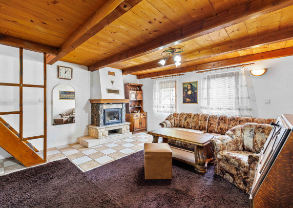 EXKLUZÍVNY PREDAJ - 7-IZBOVÝ TROJPODLAŽNÝ DOM - LEVICE