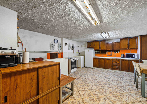 EXKLUZÍVNY PREDAJ - 7-IZBOVÝ TROJPODLAŽNÝ DOM - LEVICE