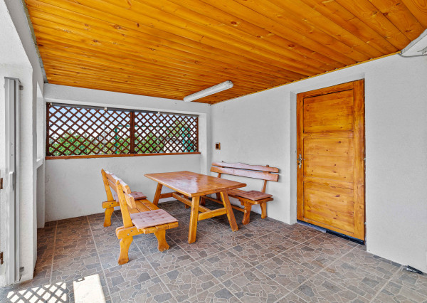 EXKLUZÍVNY PREDAJ - 7-IZBOVÝ TROJPODLAŽNÝ DOM - LEVICE