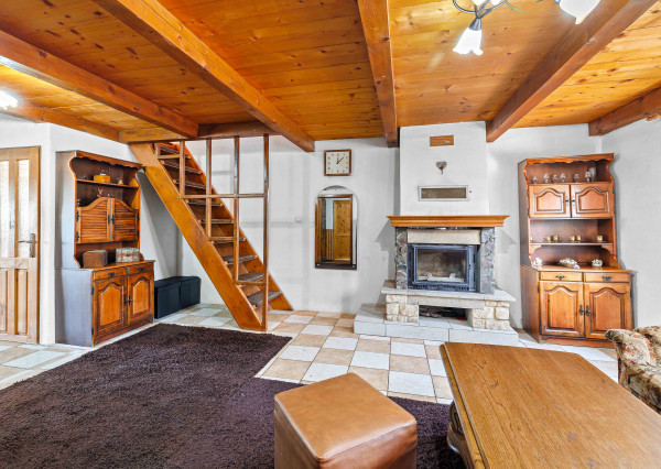 EXKLUZÍVNY PREDAJ - 7-IZBOVÝ TROJPODLAŽNÝ DOM - LEVICE