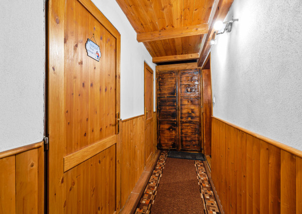 EXKLUZÍVNY PREDAJ - 7-IZBOVÝ TROJPODLAŽNÝ DOM - LEVICE