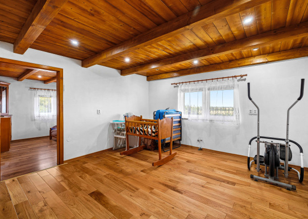 EXKLUZÍVNY PREDAJ - 7-IZBOVÝ TROJPODLAŽNÝ DOM - LEVICE