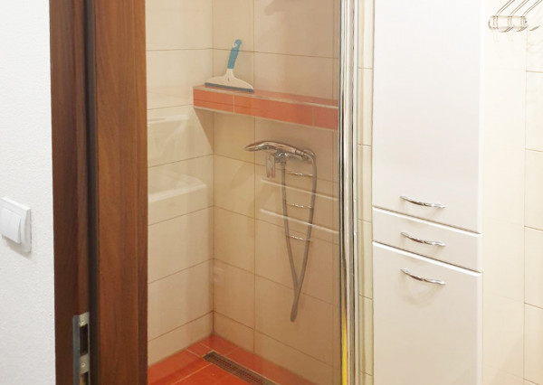 (PRENAJATÉ) PRENÁJOM 2 IZBOVÉHO BYTU NA MIŠKOVECKEJ ULICI