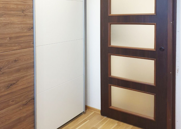 (PRENAJATÉ) PRENÁJOM 2 IZBOVÉHO BYTU NA MIŠKOVECKEJ ULICI