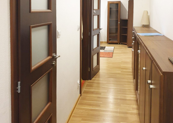 (PRENAJATÉ) PRENÁJOM 2 IZBOVÉHO BYTU NA MIŠKOVECKEJ ULICI