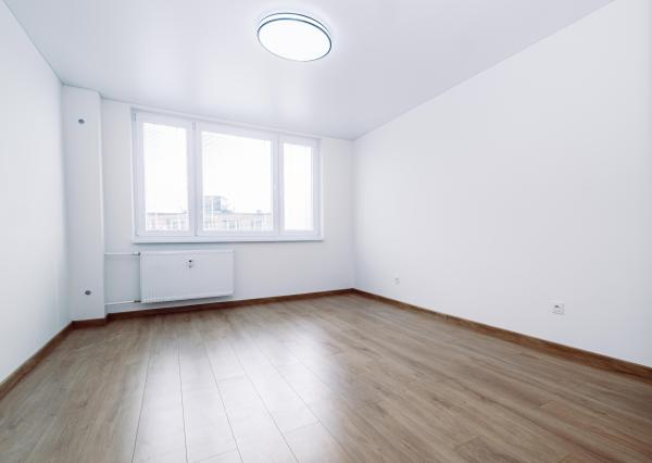 (PREDANÉ) ELEGANTNÝ 2 IZBOVÝ BYT S LODŽIOU A MODERNOU REKONŠTRUKCIOU