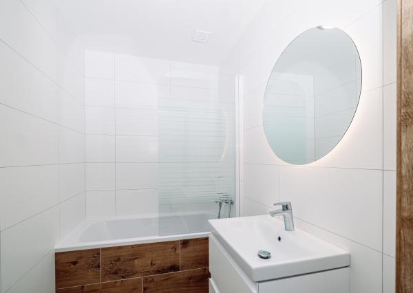 (PREDANÉ) ELEGANTNÝ 2 IZBOVÝ BYT S LODŽIOU A MODERNOU REKONŠTRUKCIOU