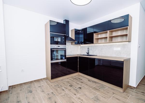 (PREDANÉ) ELEGANTNÝ 2 IZBOVÝ BYT S LODŽIOU A MODERNOU REKONŠTRUKCIOU