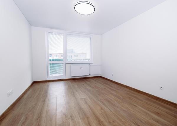 (PREDANÉ) ELEGANTNÝ 2 IZBOVÝ BYT S LODŽIOU A MODERNOU REKONŠTRUKCIOU